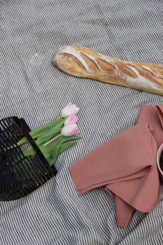 LA NAPPE FINE RAYURES NOIRES